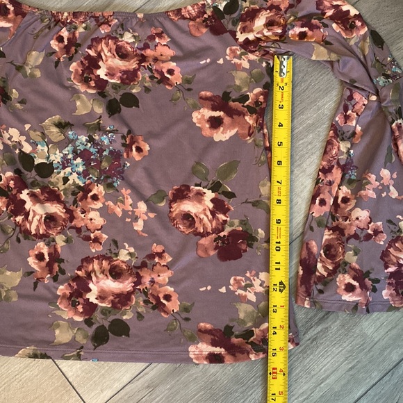Polly & Esther Floral Flare Sleeve Top - Picture 6 of 6